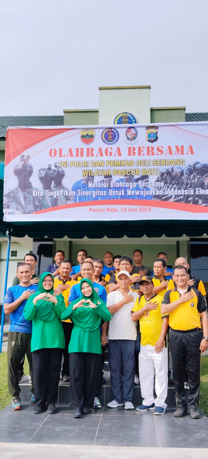 Ciptakan SinergitasPersonil Polsek Pancur Batu Olah Raga Bersama Personil Resimen Arhanud-2/SSM