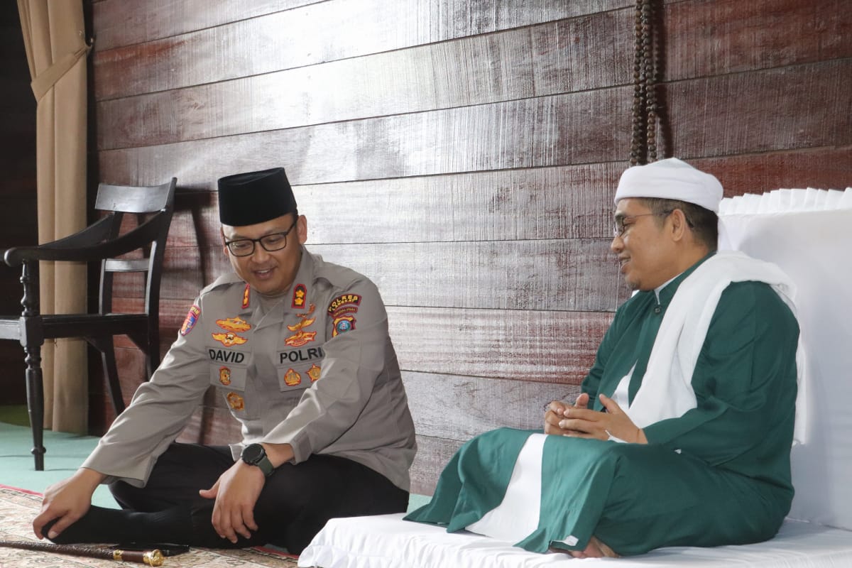 Kapolres Langkat Silaturahmi ke Tuan Guru Besilam Babusalam