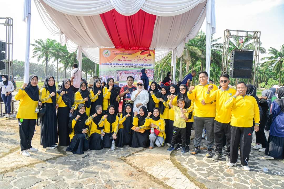Ribuan Masyarakat Meriahkan Gebyar Senam Sehat Bersama Jurnalis di Alun-Alun Serdang Bedagai