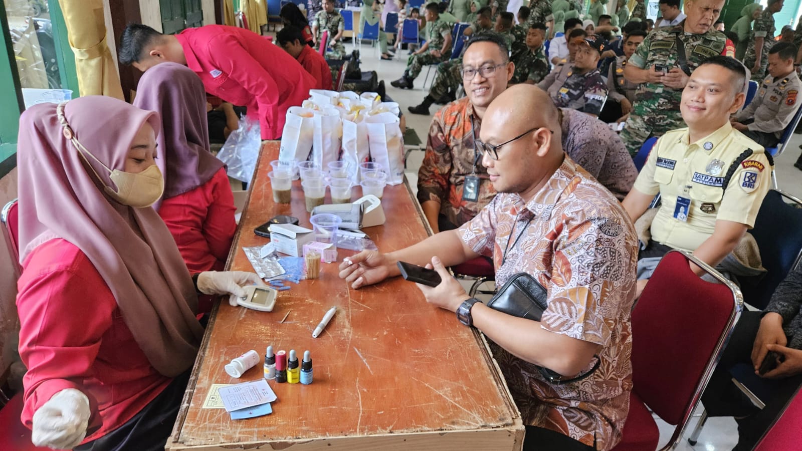 Sambut HUT Ke-79 TNI, BRI Kisaran Ikut Donor Darah di Makodim 0208/Asahan