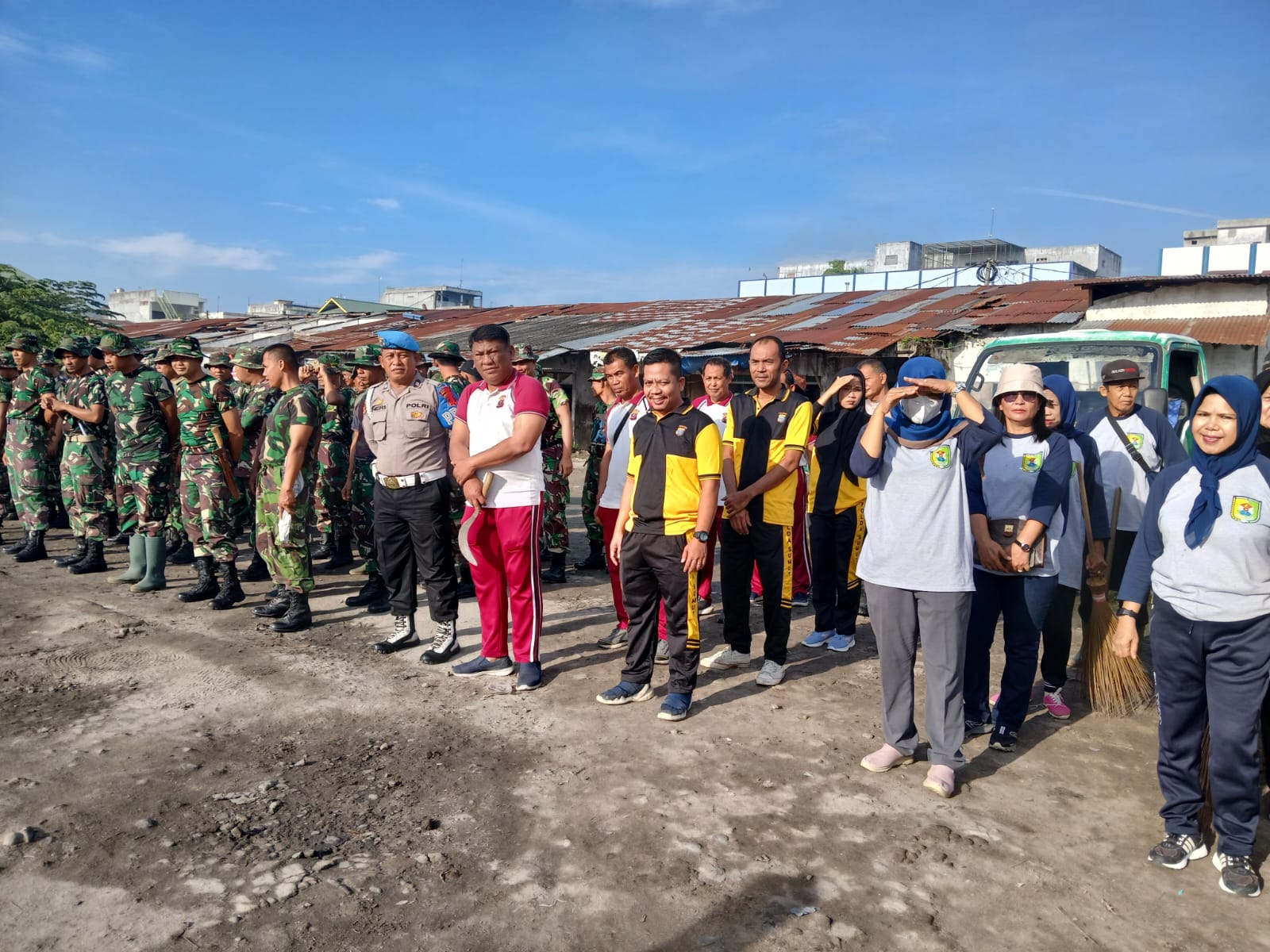 Polsek Perbaungan dan TNI Gelar Karya Bakti Peringati HUT TNI ke-79
