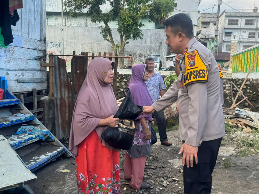 Polres tinjau dan beri bantuan warga terdampak banjir di Binjai