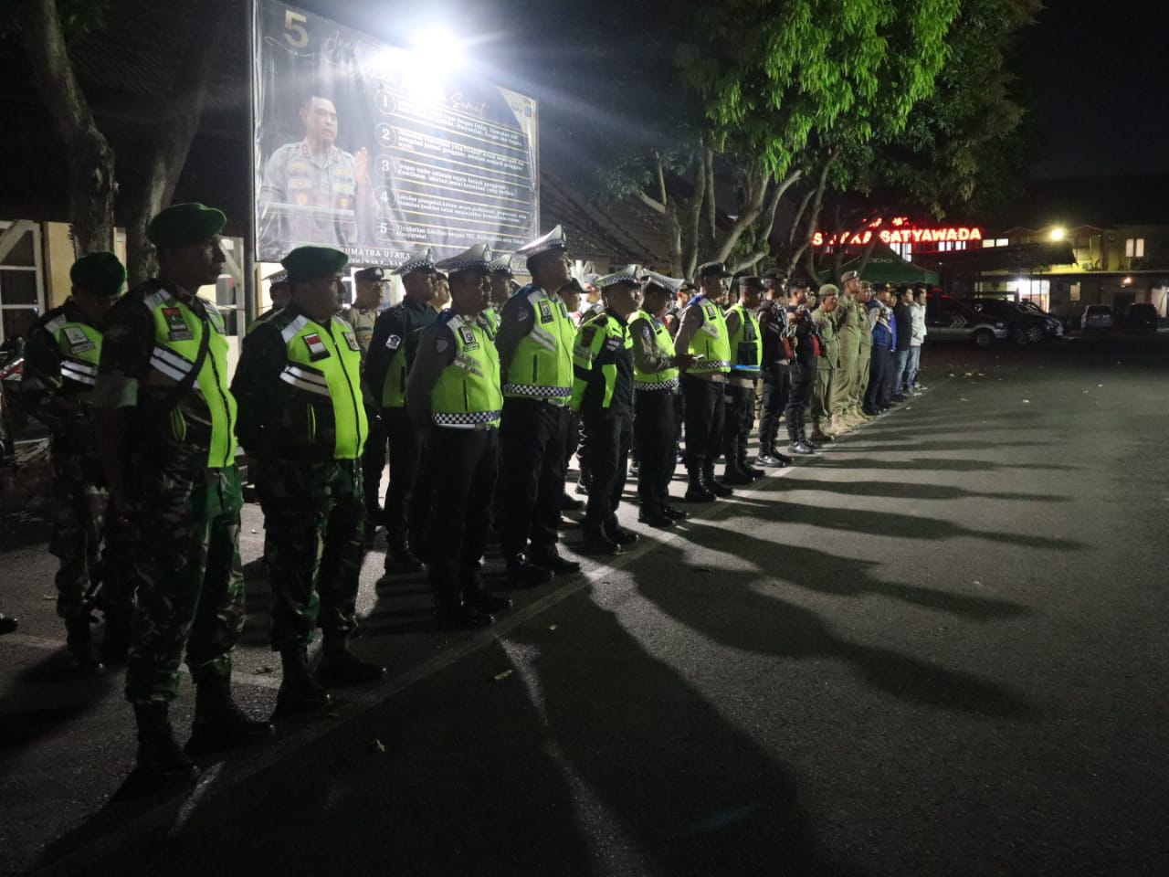 Tim Gabungan TNI-Polri Gelar Patroli Jaga Kamtibmas Selama Ramadan