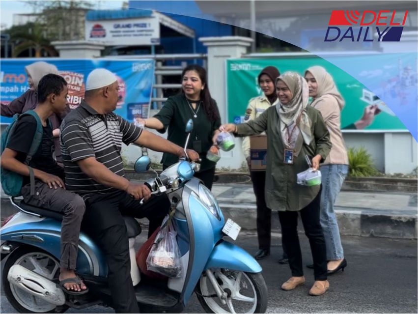 BRI BO Tanjungbalai Bagikan 300 Takjil Kepada Masyarakat