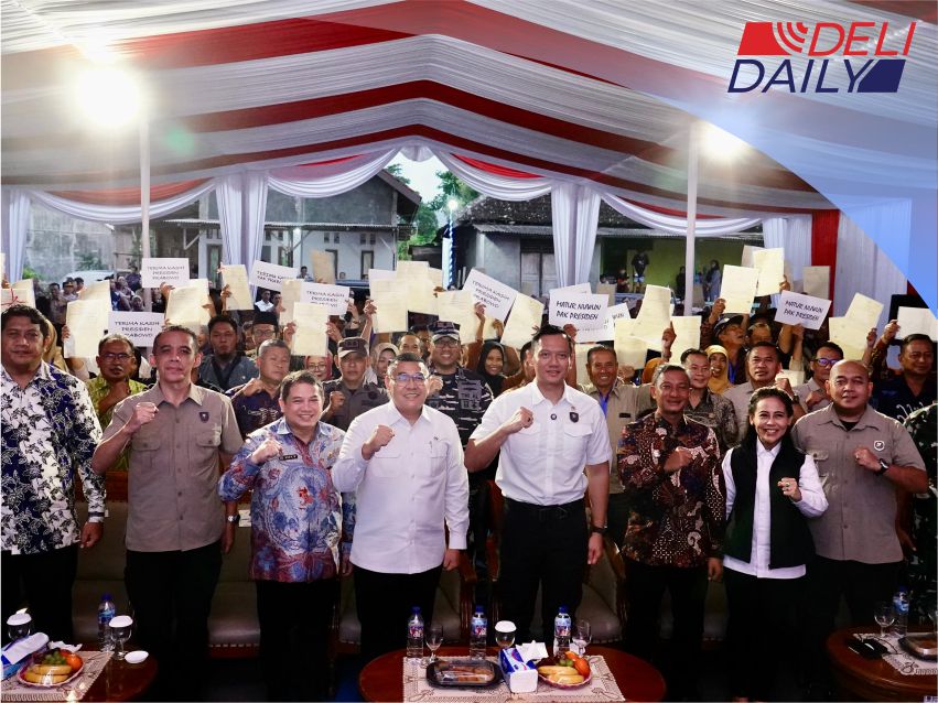 Lampaui Target Penyelesaian PTSL, Menko AHY dan Wamen Ossy Serahkan Langsung Sertipikat Masyarakat Kabupaten Pacitan