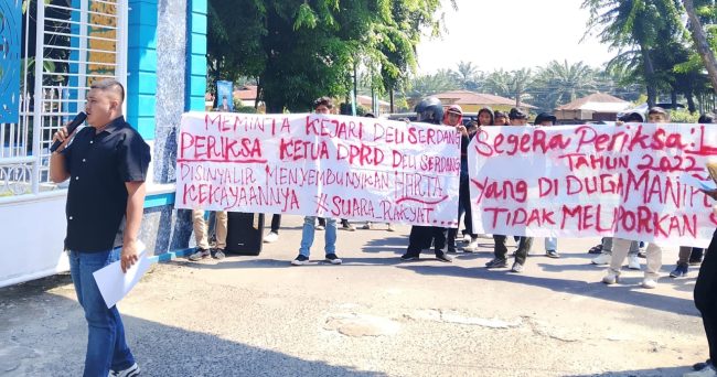 Demo DPW PPM Sumut di DPRD Deli Serdang