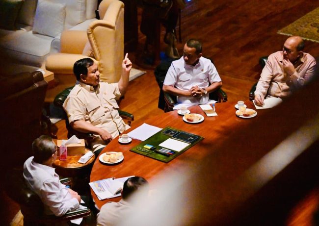  Prabowo Gelar Rapat Maraton di Hambalang