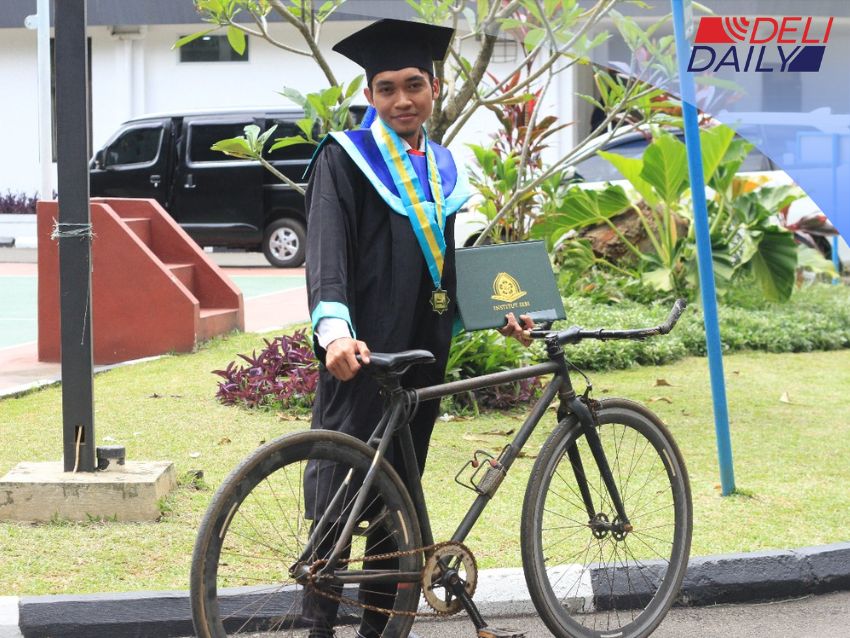 Bersepeda Menuju Mimpi: Kisah Inspiratif Wisudawan Berprestasi Institut SEBI