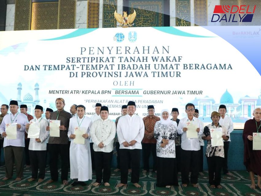 Penyerahan Sertifikat Tanah oleh Mentri Nusron untuk Tanah Wakaf dan Rumah Ibadah