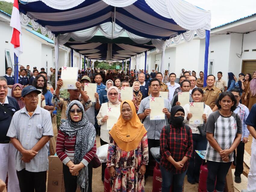 Simbol Harapan Baru: Negara Serahkan Sertifikat Tanah bagi Korban Bencana Sibolga