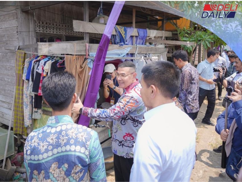 Dukung Program Tiga Juta Rumah, ATR/BPN dan Komisi II DPR RI Serahkan Sertipikat MBR di Kalsel